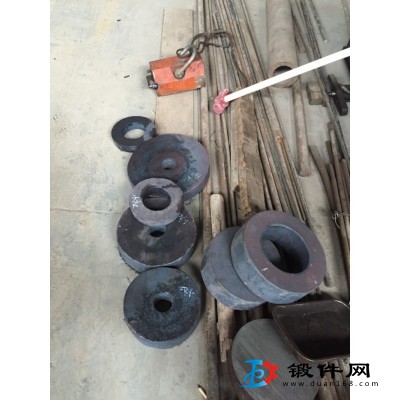 各種軸類，齒輪，法蘭，破碎機(jī)偏心軸，圓錐軸