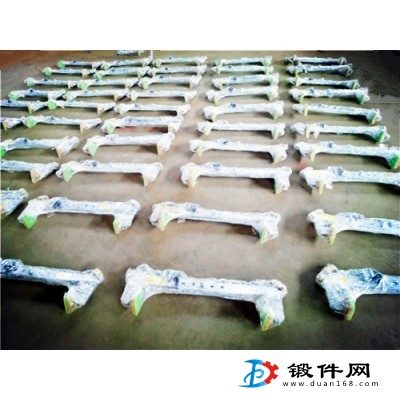 吊石材用的夾鉗夾皮具有哪些優(yōu)勢特性？