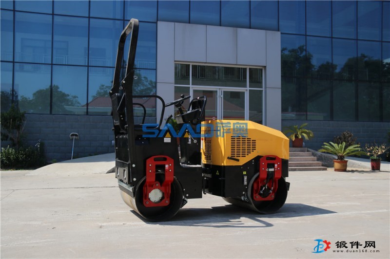小型座駕2噸壓路機，